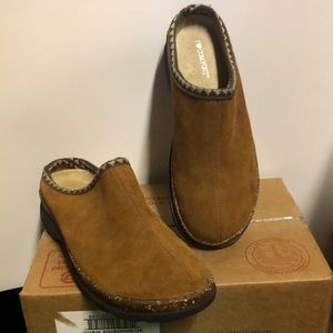 I Comfort slip on moccasin style soles shoes 10M